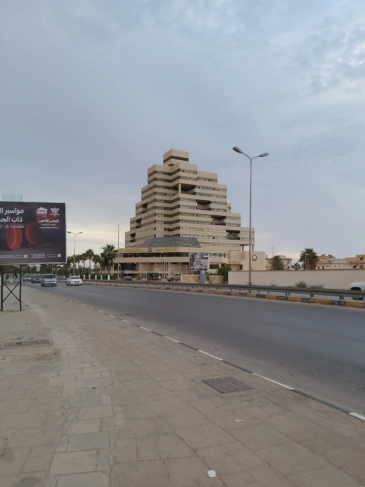 Gebouw van het Libische Huis van Afgevaardigden in Benghazi, het parlement dat het maritieme memorandum met Turkije uit 2019 goedkeurde.