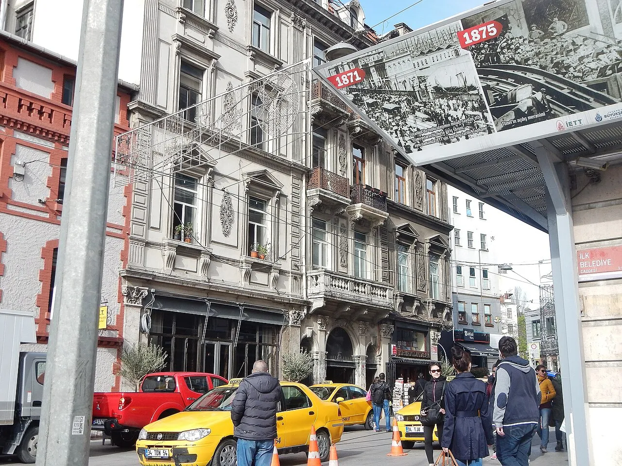 Straatbeeld van de wijk Beyoğlu in Istanbul.