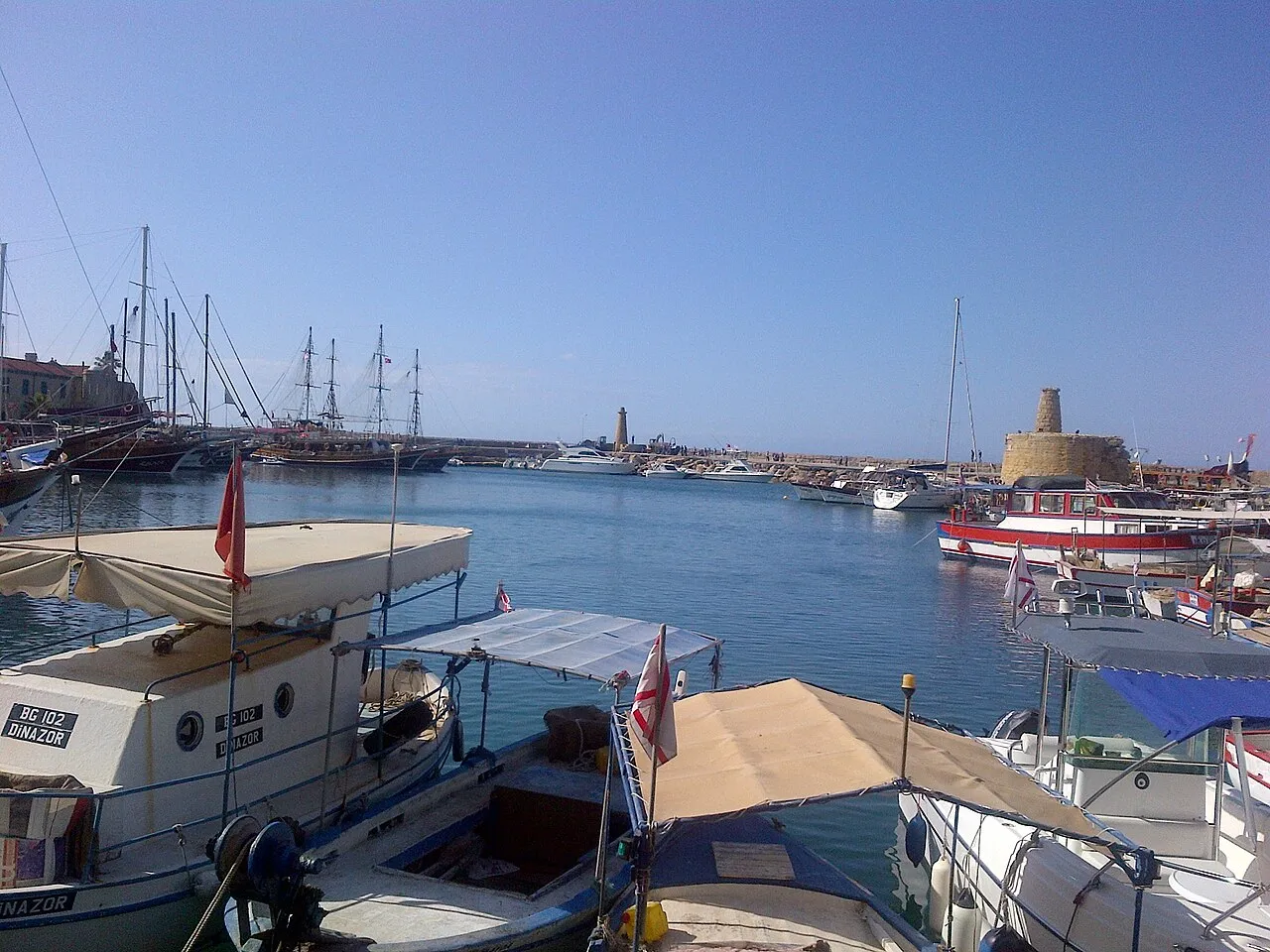 De haven van Girne (Kyrenia) in Noord-Cyprus, waar de veerboot Filo Jet vertrok.
