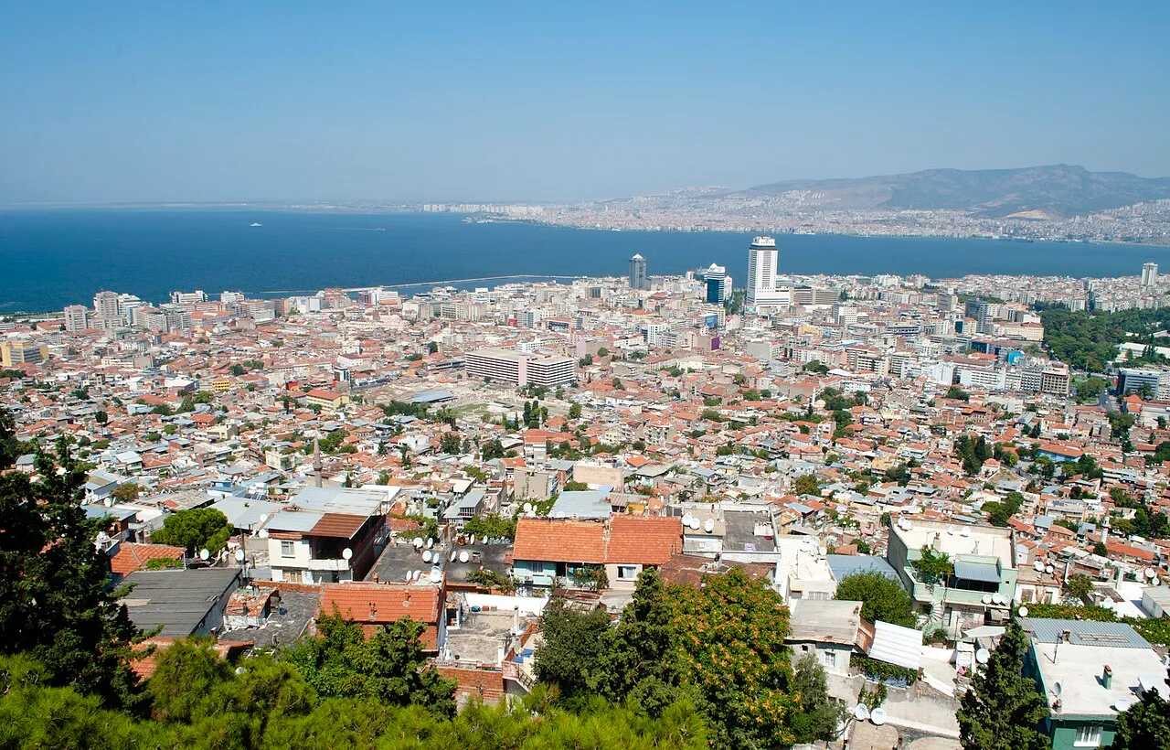 Uitzicht over de stad İzmir, een van de Turkse provincies met een waarschuwing voor zware regen.