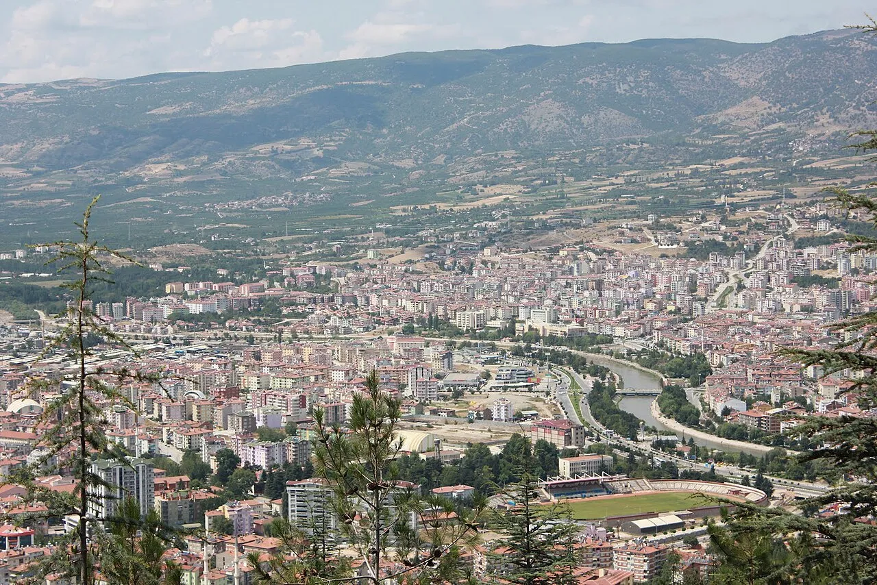 Panoramisch uitzicht op het centrum van de stad Tokat, Turkije.