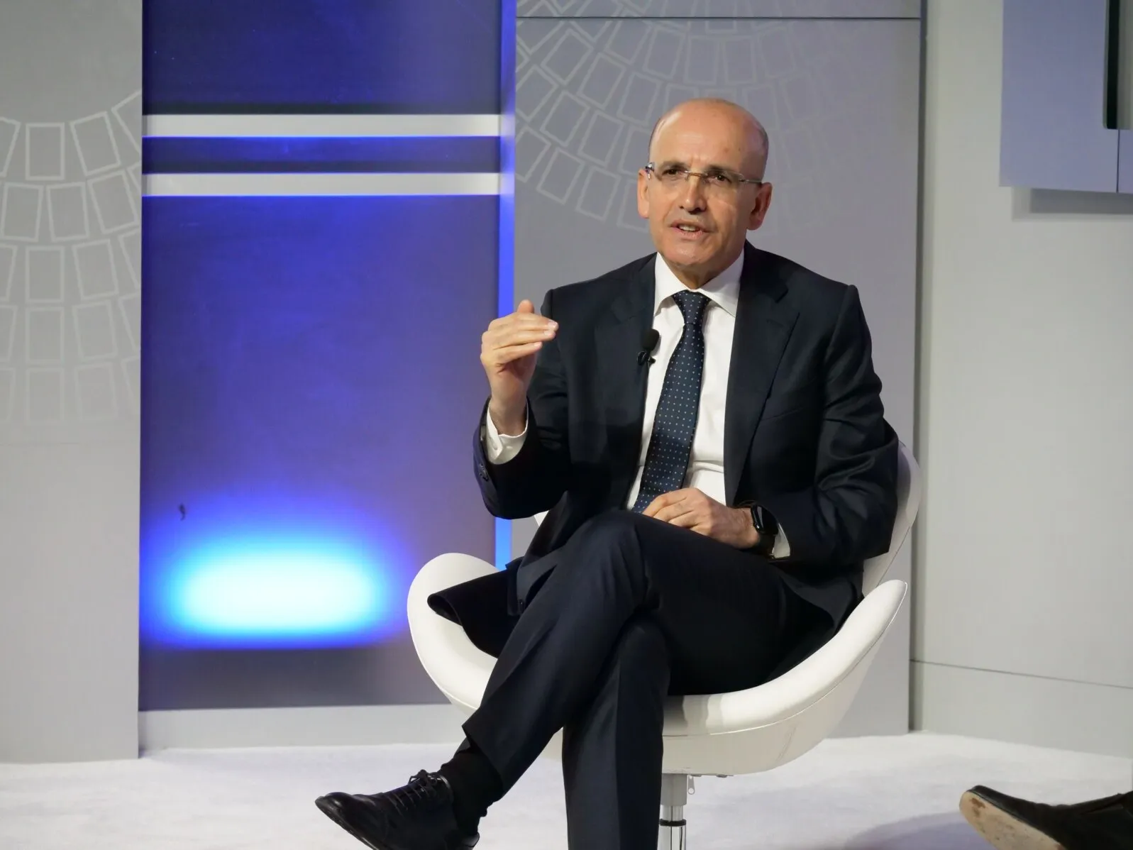 Mehmet Şimşek, de Turkse minister van Schatkist en Financiën, tijdens een verklaring