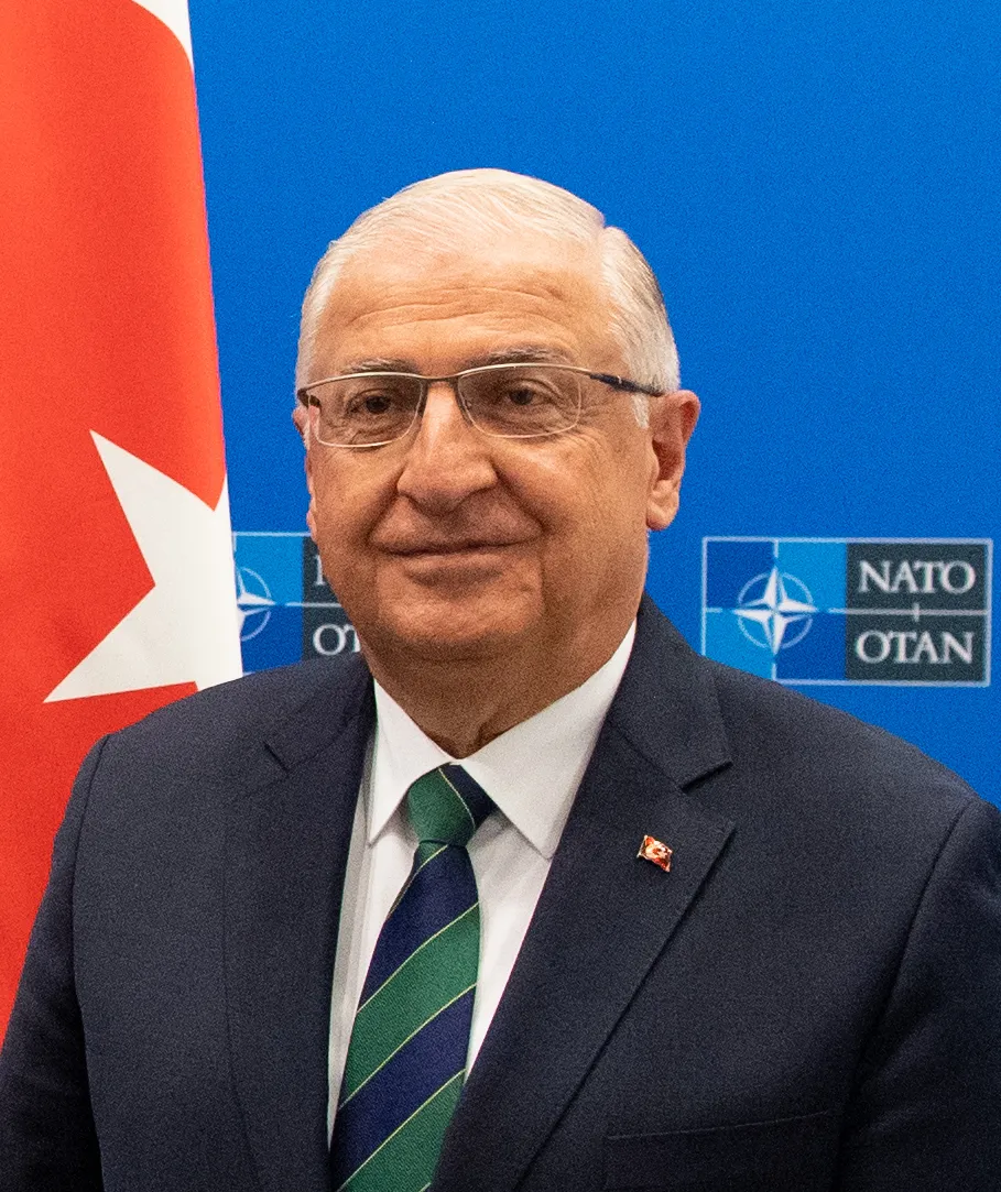 De Turkse minister van Defensie Yaşar Güler, die namens Turkije het Bedir-akkoord ondertekende.